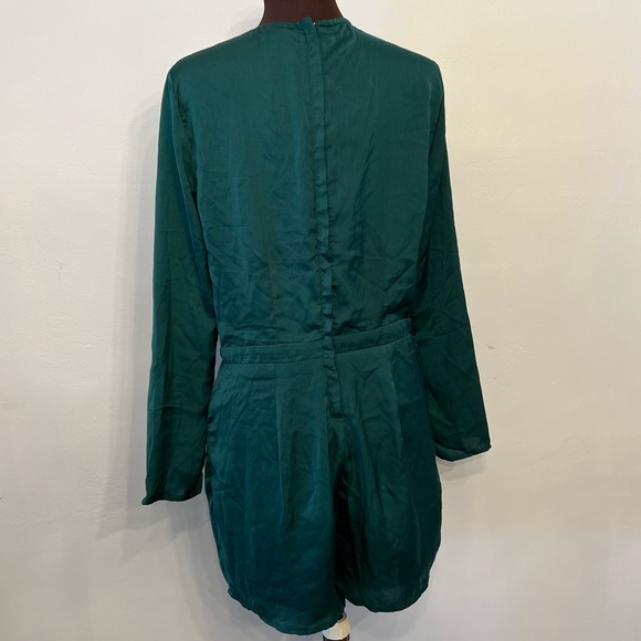 TwentyFourSeven Forest Green Silky Wrap Long Sleeved Romper, NWT, Size L - Picture 4 of 9